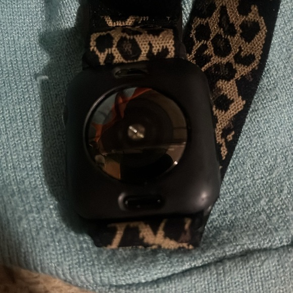 Apple Watch Series 5 44mm good used condition as pictured. Includes charger - Picture 2 of 5